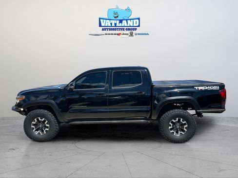 Used 2020 Toyota Tacoma TRD Off-Road AWD/4WD image 2