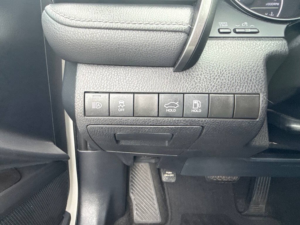 Used 2021 Toyota Camry SE FWD image 11
