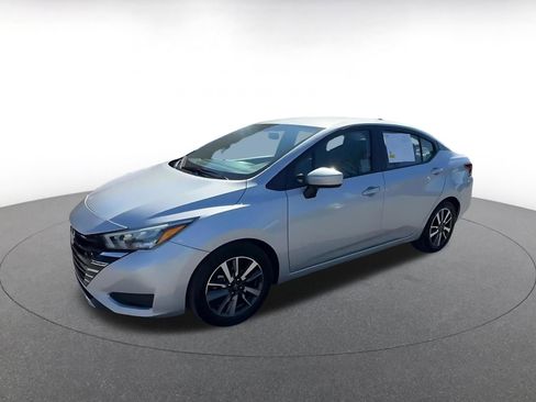 Used 2025 Nissan Versa SV image 8