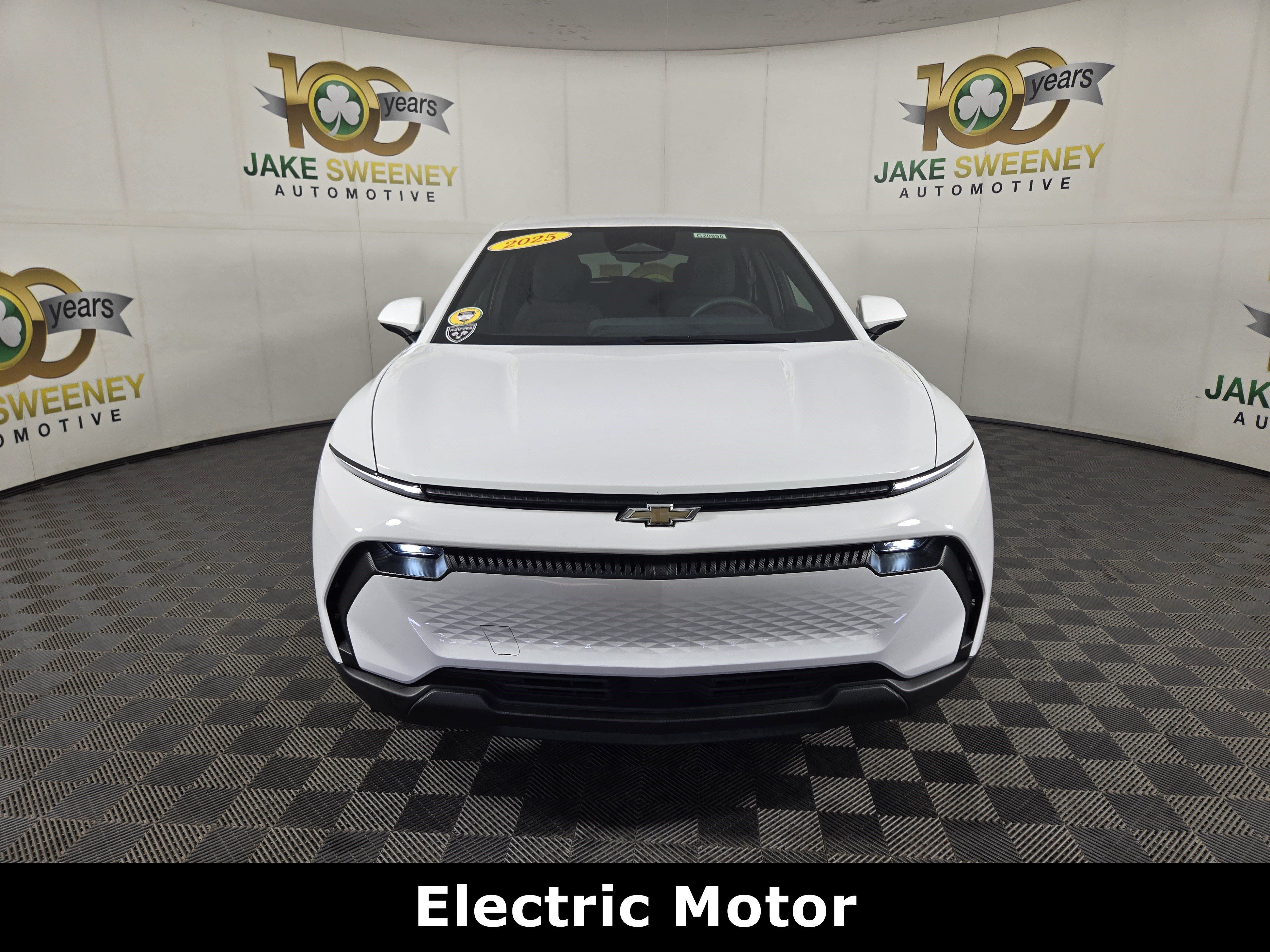 Certified 2025 Chevrolet Equinox EV LT FWD image 2