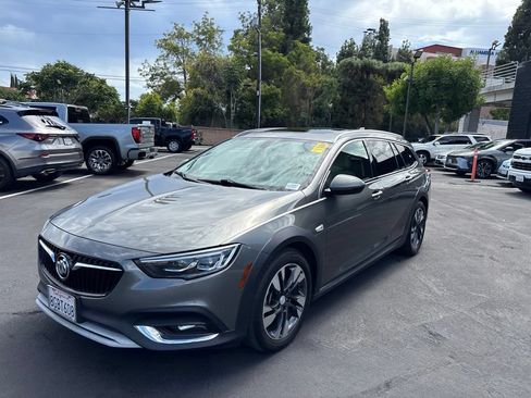 Used 2018 Buick Regal Essence w/ Driver Confidence Package #1 AWD/4WD image 8