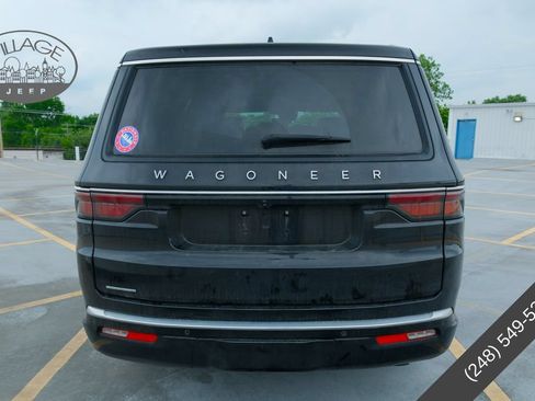 Used 2023 Jeep Wagoneer 4WD w/ Premium Group I image 4