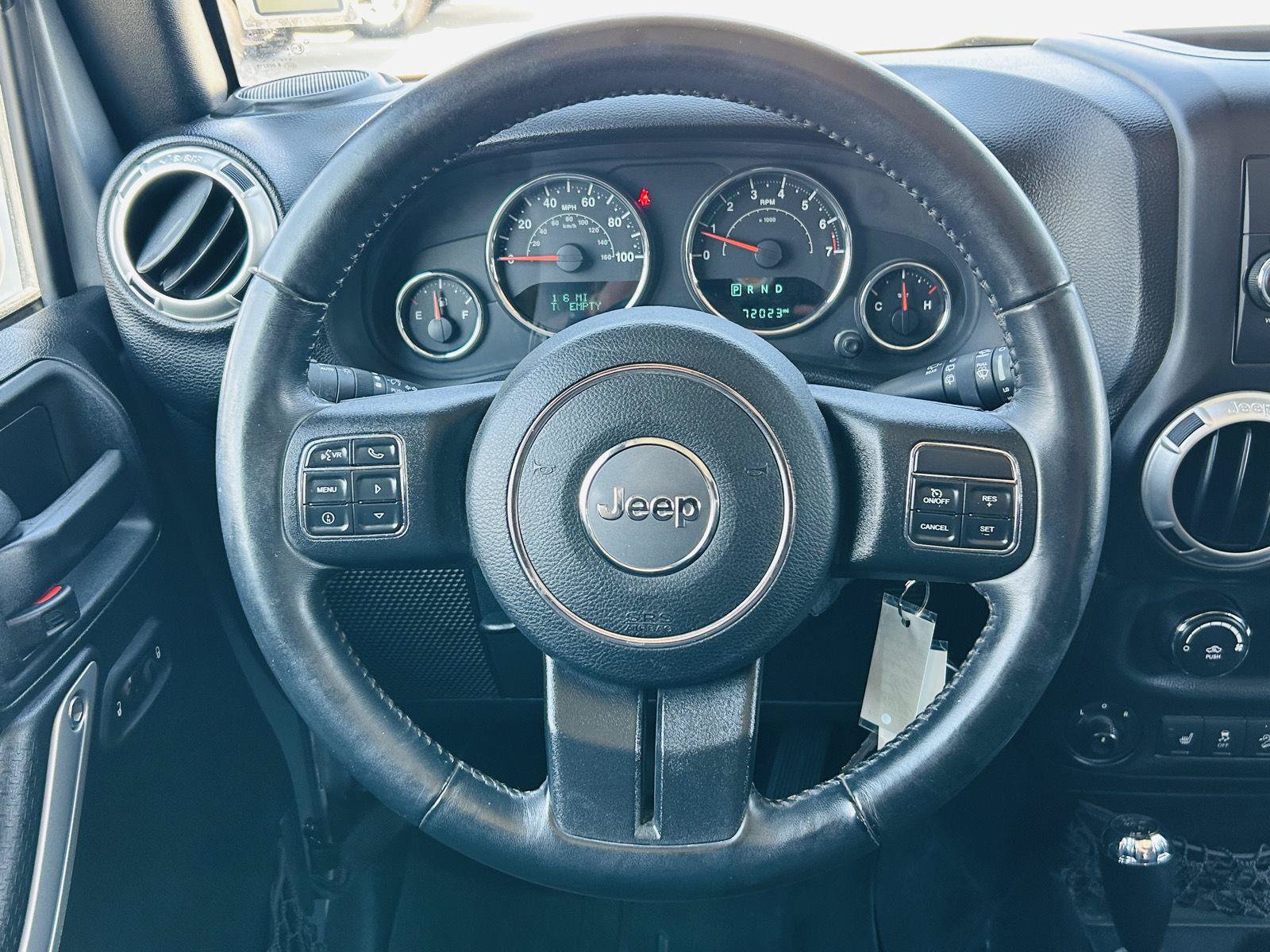Used 2017 Jeep Wrangler Sahara w/ Connectivity Group AWD/4WD image 7