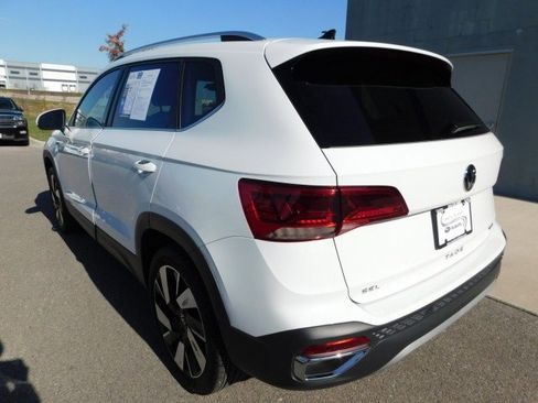 Used 2024 Volkswagen Taos SEL image 2