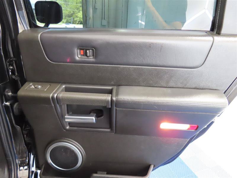 Used 2005 HUMMER H2 w/ Preferred Equipment Group AWD/4WD image 34