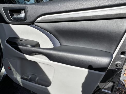 Used 2019 Toyota Highlander Limited Platinum image 43