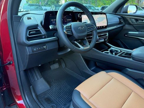 New 2027 Chevrolet Traverse Z71 w/ LPO, Floor Liner Package AWD/4WD image 26