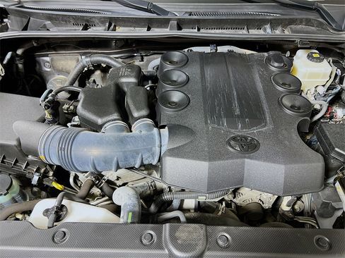 Used 2018 Toyota 4Runner Limited image 27