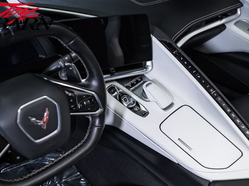 Used 2022 Chevrolet Corvette Stingray Preferred Conv w/ Z51 Performance Package RWD image 33