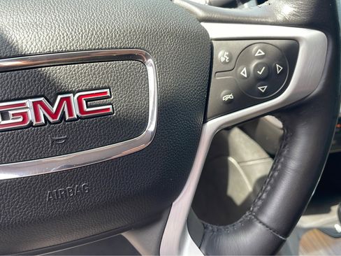 Used 2018 GMC Acadia SLE image 16