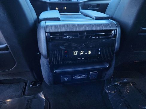 Used 2024 Jeep Wagoneer L Series II w/ Flexible Seating Group AWD/4WD image 23