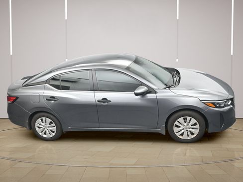 Used 2025 Nissan Sentra S FWD image 30