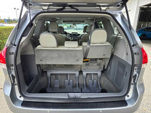 Used 2014 Toyota Sienna Limited image 17