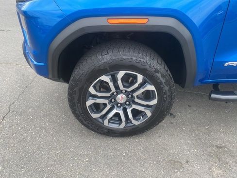 Used 2024 GMC Canyon AT4 w/ Technology Package image 10