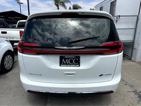 Used 2024 Chrysler Pacifica Limited FWD image 5