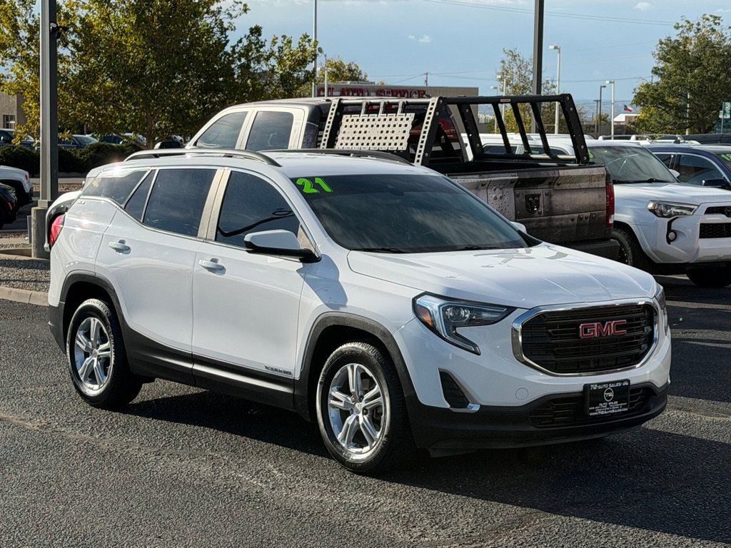 Used 2021 GMC Terrain SLE w/ Driver Convenience Package FWD image 4