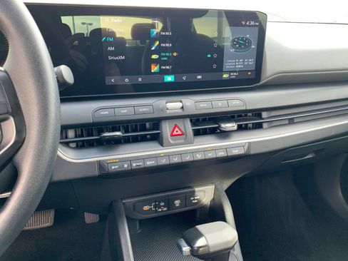 Used 2025 Kia K4 FWD image 17