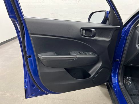 Used 2023 Hyundai Venue Limited w/ Cargo Package FWD image 11