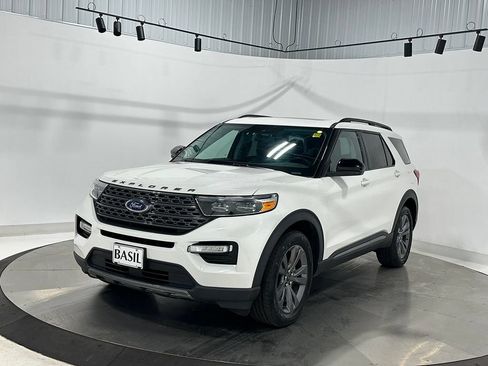 Used 2022 Ford Explorer XLT w/ Equipment Group 202A AWD/4WD image 8