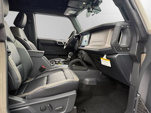 New 2025 Ford Bronco Outer Banks w/ Sasquatch Package AWD/4WD image 14