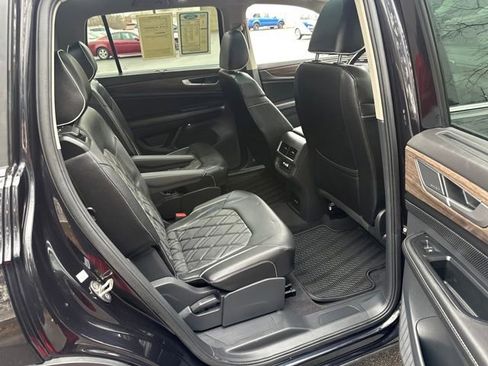 Used 2024 Volkswagen Atlas SEL Premium R-Line image 19