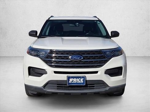 Used 2022 Ford Explorer XLT image 2