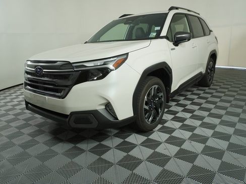 New 2025 Subaru Forester Limited w/ Popular Package image 3