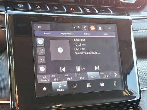 Used 2023 Jeep Grand Cherokee L Laredo image 17