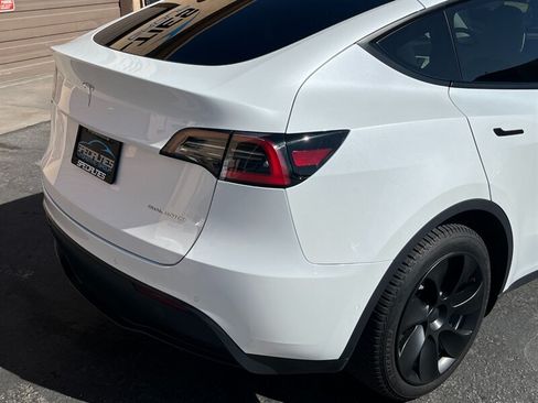 Used 2021 Tesla Model Y Long Range AWD/4WD image 16