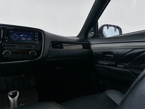 Used 2019 Mitsubishi Outlander GT image 23