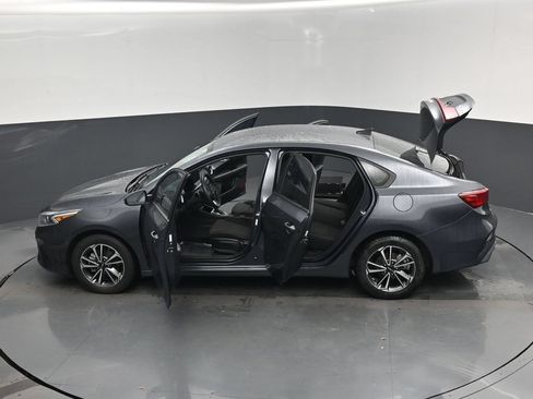 Used 2023 Kia Forte LXS w/ LXS Technology Package FWD image 17