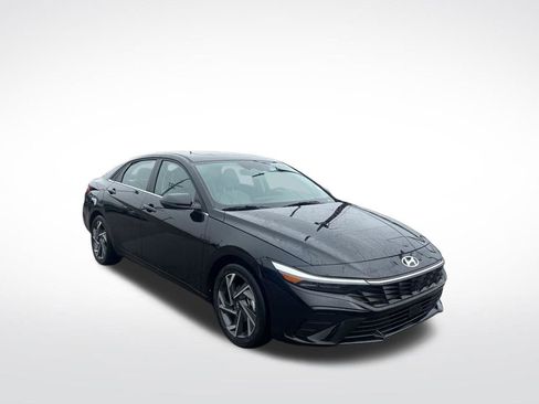 Used 2025 Hyundai Elantra Limited FWD image 7