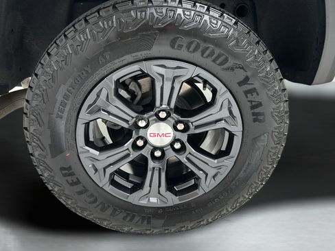 Used 2024 GMC Canyon Elevation w/ Trailering Package AWD/4WD image 8