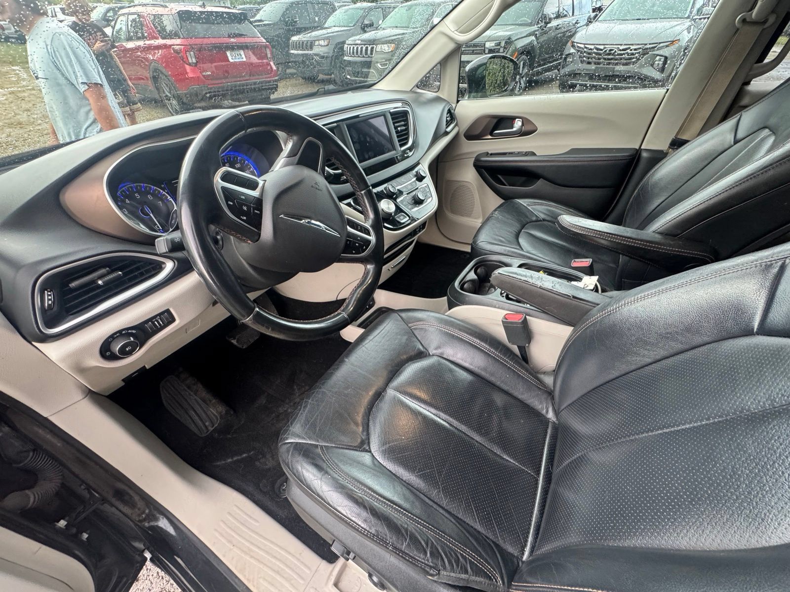 Used 2018 Chrysler Pacifica Touring-L FWD image 14