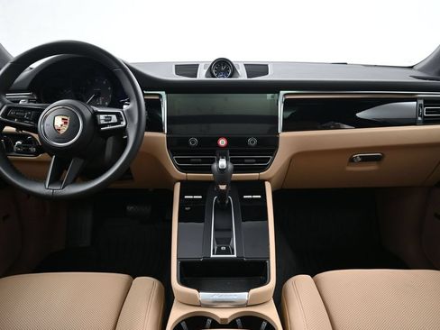 Used 2026 Porsche Macan AWD/4WD image 9