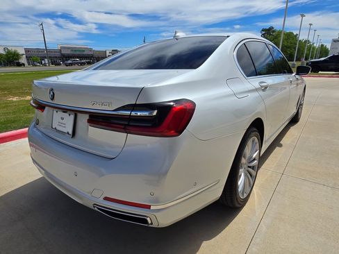 Used 2021 BMW 740i w/ Premium Package image 5