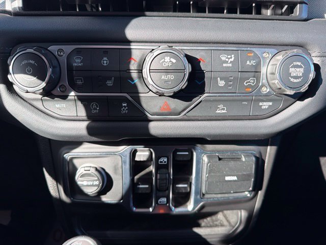 Certified 2026 Jeep Wrangler Unlimited Sahara AWD/4WD image 26
