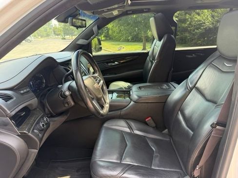 Used 2017 Cadillac Escalade ESV Platinum AWD/4WD image 13