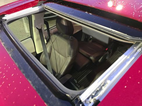 Used 2024 Toyota Sienna Platinum image 3