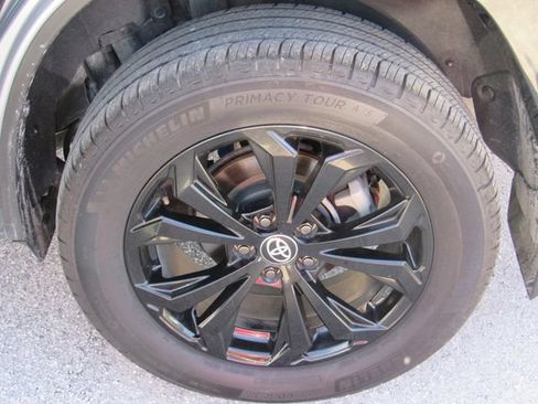 Used 2024 Toyota RAV4 SE AWD/4WD image 15