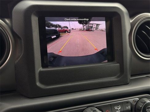 Used 2023 Jeep Gladiator Sport image 17