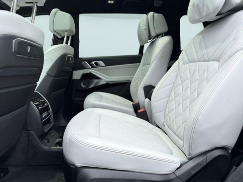 Used 2025 BMW X7 xDrive40i w/ Premium Package AWD/4WD image 15