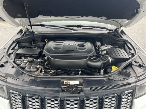 Used 2018 Jeep Grand Cherokee Altitude AWD/4WD image 27