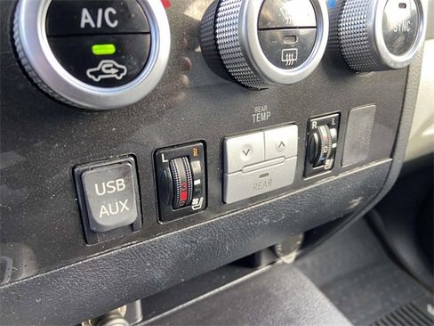 Used 2017 Toyota Sequoia Platinum image 30