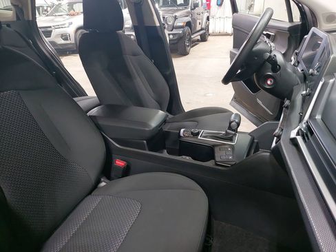 Used 2025 Kia Sportage LX image 10