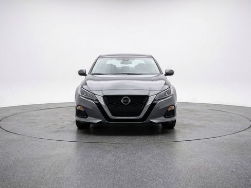 Used 2025 Nissan Altima 2.5 SV image 2