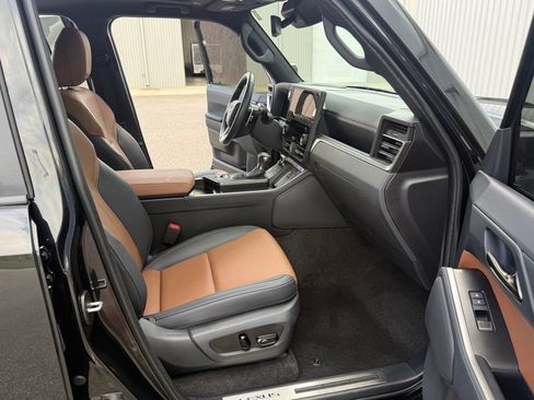 Used 2025 Lexus GX 550 w/ Cold Area Package AWD/4WD image 41