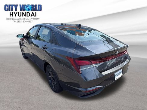 Used 2021 Hyundai Elantra SEL w/ Convenience Package FWD image 3