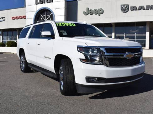 Used 2019 Chevrolet Suburban LT image 3