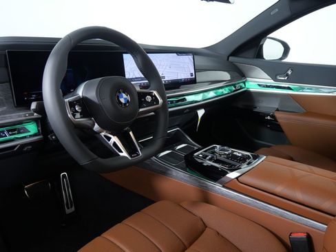 Used 2025 BMW 760i xDrive w/ Executive Package image 15